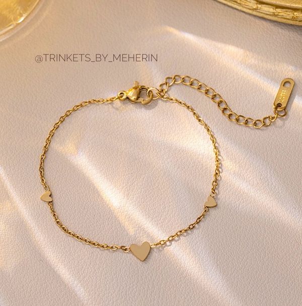 Minimal heart bracelet