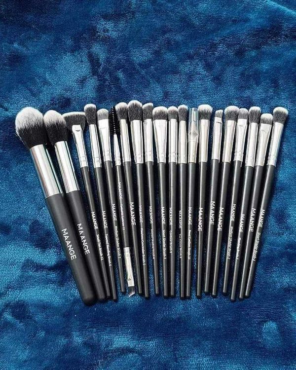 mangee 20 piece brush set