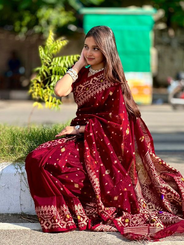 নিউ টেন্সেল জরি জামদানী শাড়ি