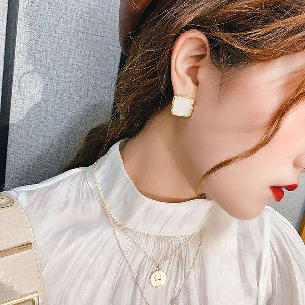 Women light luxury earring