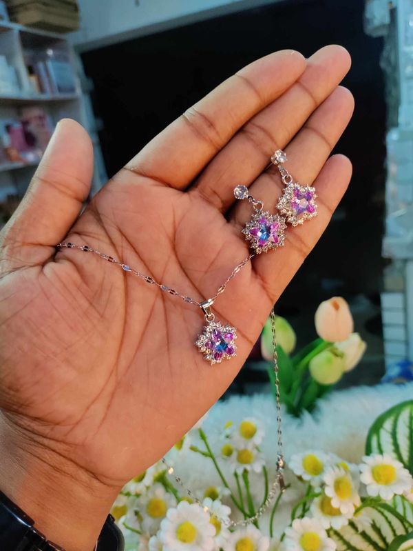 Snowflake pendent set