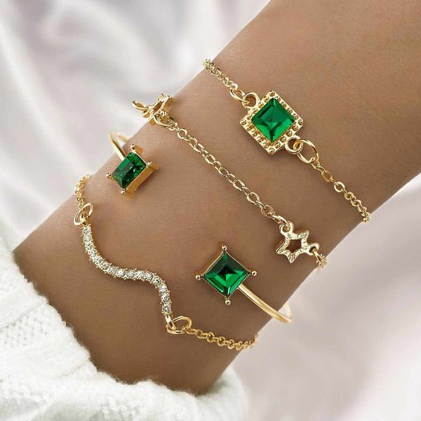 Retro inlaid green diamond square bracelet