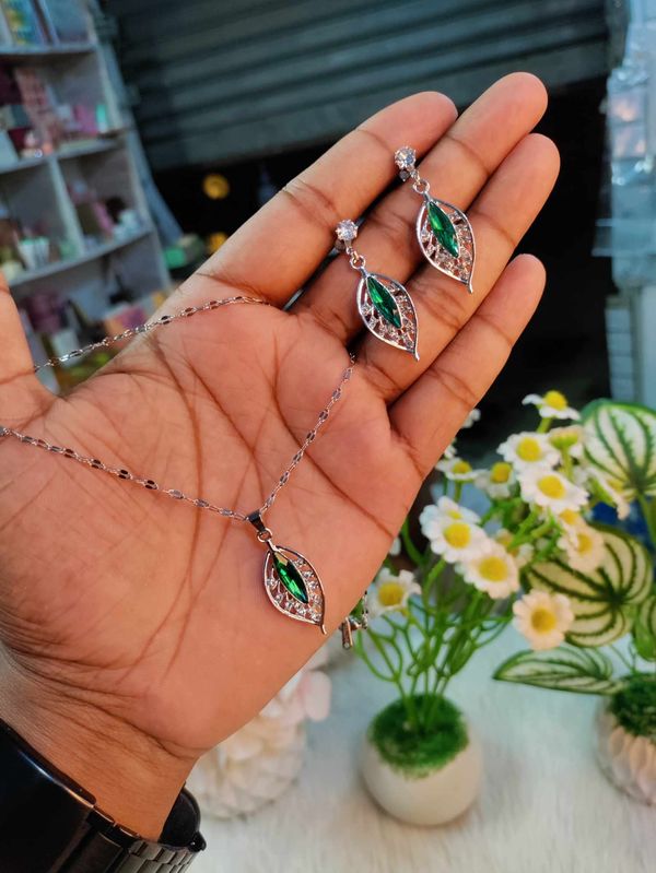 French vintage leaf necklace set