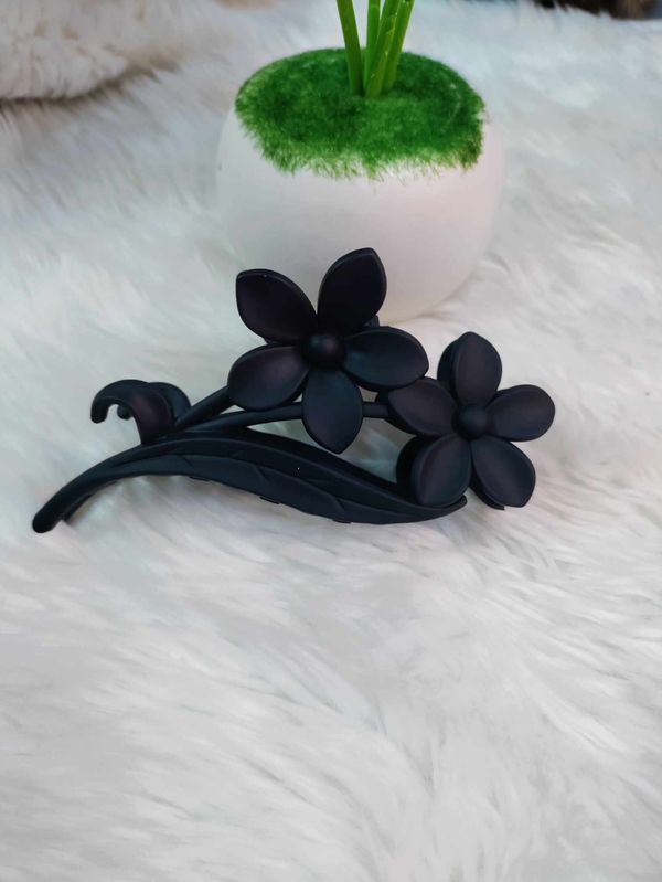 Flexible hair clip
