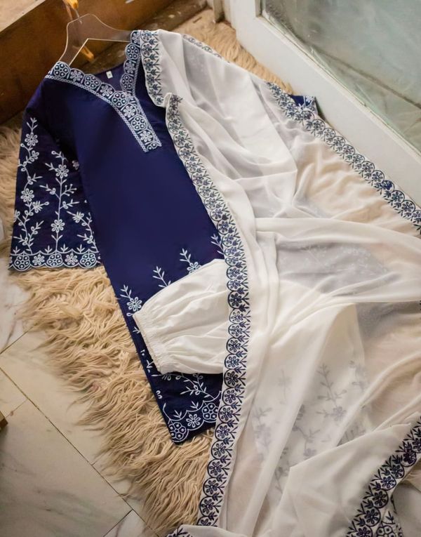 প্রিমিয়াম কটন এমব্রয়ডারি কাজের কুর্তি সেট উইথ জর্জেট ওড়না ও কটন সালোয়ার