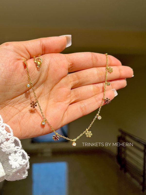 Snowflake charm neckpiece