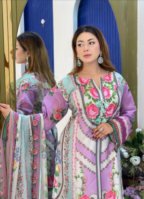 ওয়েটলেস জর্জেট জামা সেট – সফট জর্জেট ওড়না ও বাটার সিল্ক সালোয়ার