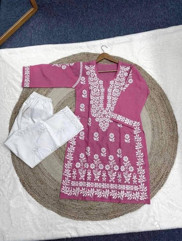 চিকানকারি কুর্তি টু-পিস সেট (কুর্তি + পায়জামা)