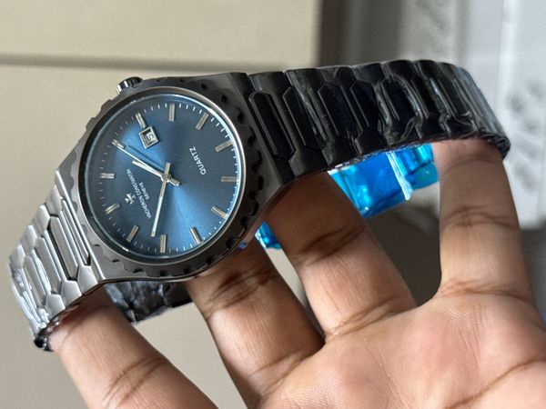VACHERON CONSTANTIN QUARTZ BLACK BODY BLUE DIAL