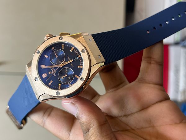 HUBLOT CLASSIC FUSION ROSE GOLD CASE BLUE BELT BLUE DIAL