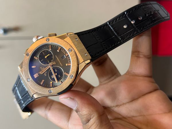 HUBLOT CLASSIC FUSION ROSE GOLD CASE BLACK BELT GREY DIAL LEATHER TEXTURE