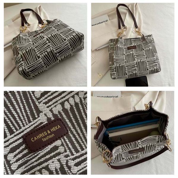 New canvas shoulder crossbody bag Available in stock Material: Canvas Size: Mentioned in the picture