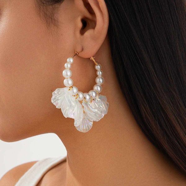 Pearl shell drop earring