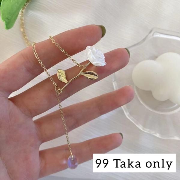 white Rose neckpiece