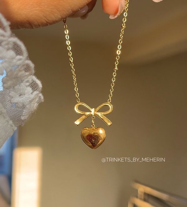 Bow love necklace