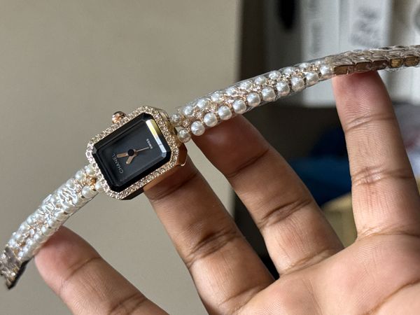 CHANNEL PEARL CHAIN ROSE GOLDEN CASE BLACK DIAL