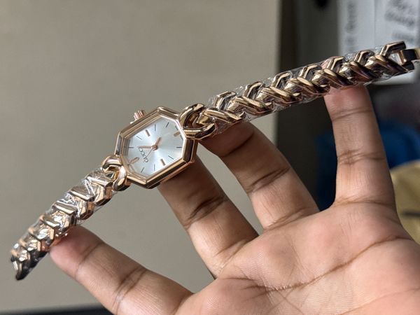 GUCCI ROSE GOLDEN CASE WHITE DIAL