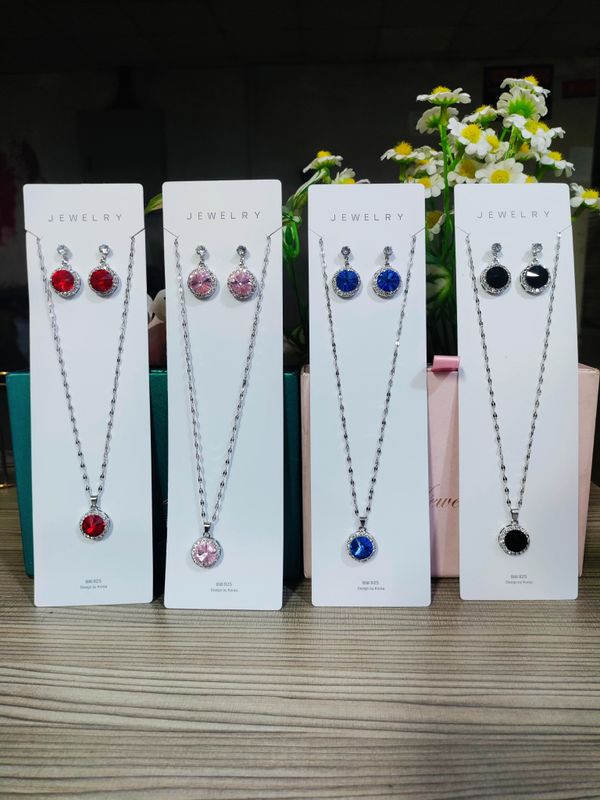 Crystal colourful neckpiece Set Available colour ❤️Red🖤Black💙 Blue💟Pink