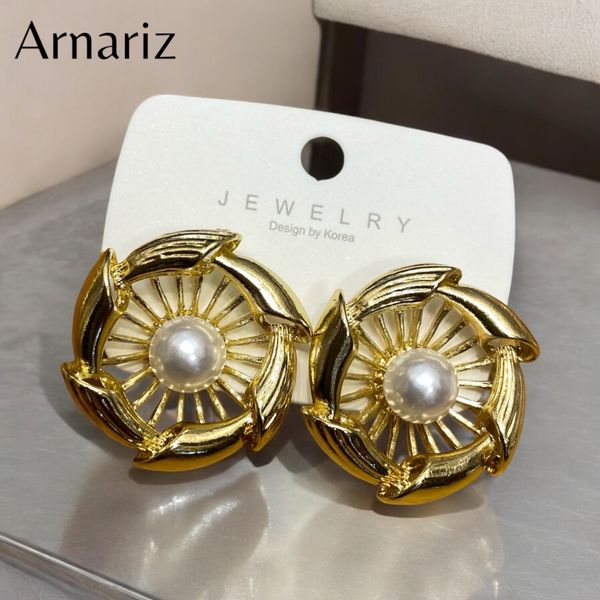Gold-tone top 17