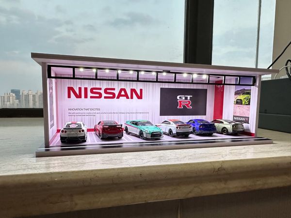1:64 Diorama House: Nissan GT-R with LED