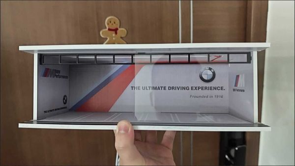 1:64 Diorama House: BMW with LED