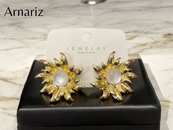 Gold-tone top 40