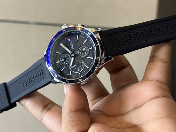 HILFIGER CHRONIGRAPH SILICONE BLACK BELT BLUE BEZEL WITH BRAND BOX