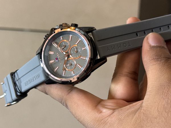 HILFIGER CHRONIGRAPH SILICONE GREY BELT WITH BRAND BOX