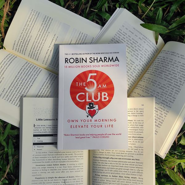 The 5 AM Club by Robin Sharma