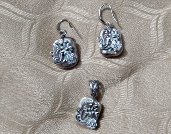 Pendent Set