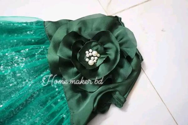 Rose gown in green
