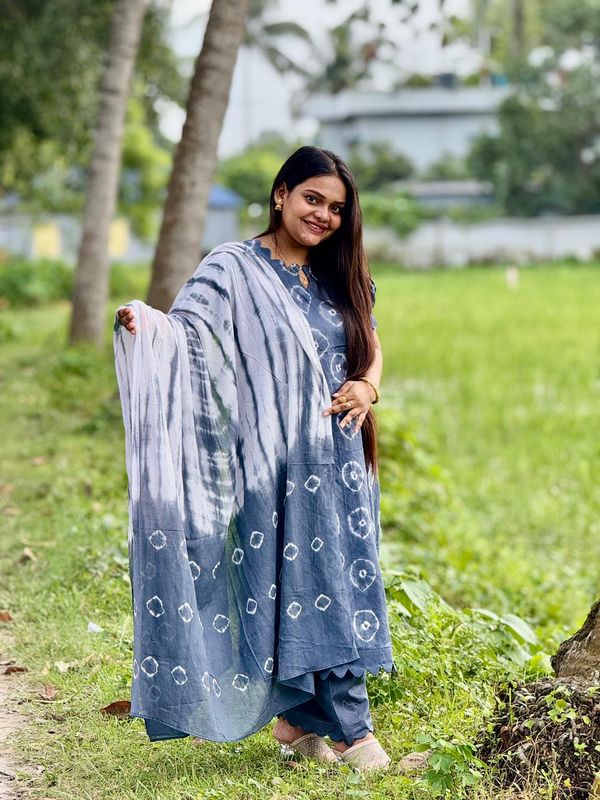বল বাটিক প্রিন্টের থ্রি পিস