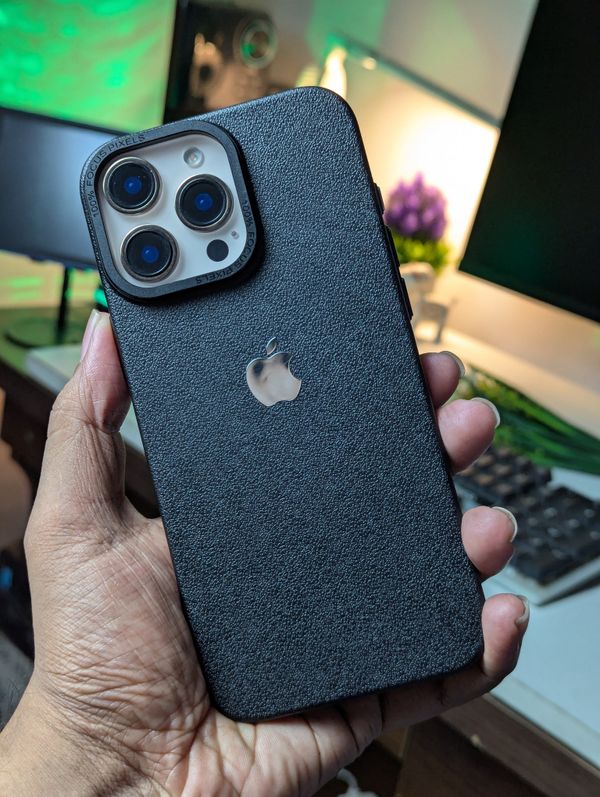 Textured Black Leather Finish Polycarbonate Case