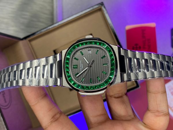 Patek Philippe Nautilus Emerald – Mastercopy Watch