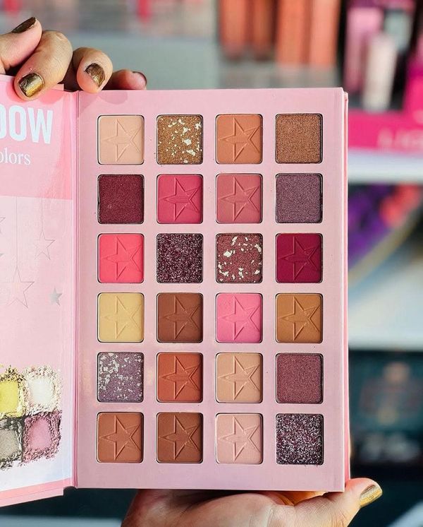 Beauty For Ever 𝐌𝐚𝐤𝐞𝐮𝐩 𝐄𝐲𝐞𝐬𝐡𝐚𝐝𝐨𝐰 𝐏𝐚𝐥𝐞𝐭𝐭𝐞✨