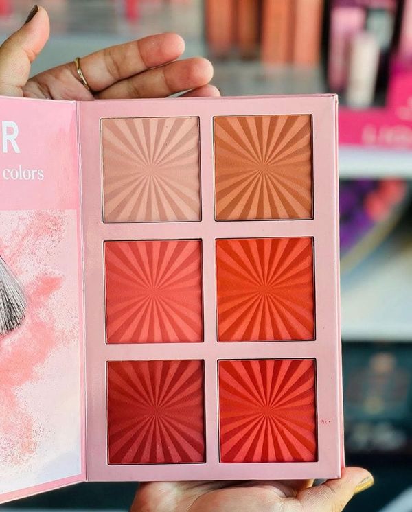 Beauty For Ever 𝐌𝐚𝐤𝐞𝐮𝐩 𝐄𝐲𝐞𝐬𝐡𝐚𝐝𝐨𝐰 𝐏𝐚𝐥𝐞𝐭𝐭𝐞✨ - Image 3