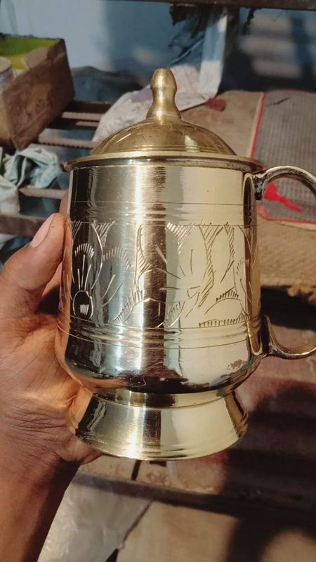 ডিজাইন করা অরজিনাল পিতলের মগ ঢাকনা সহ