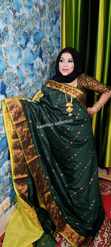 deep bottle green with niyon color contrast