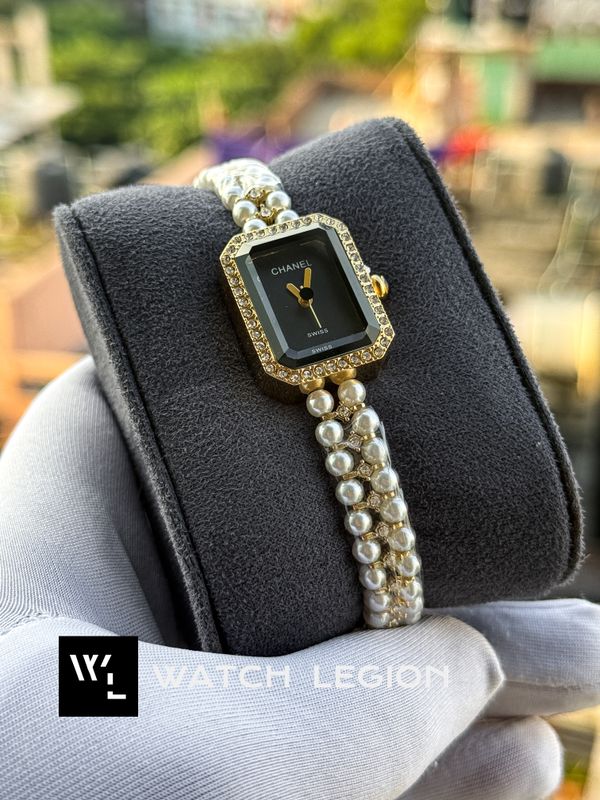 CHANNEL PEARL CHAIN GOLDEN CASE BLACK DIAL