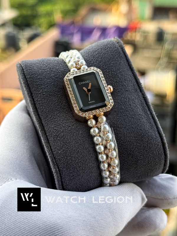 CHANNEL PEARL CHAIN ROSE GOLDEN CASE BLACK DIAL