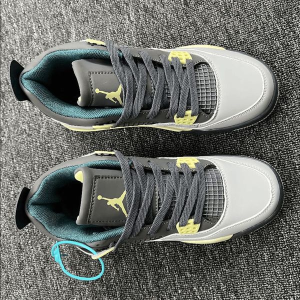 Jordan Retro 4