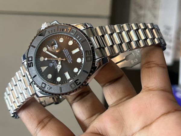 ROLEX YACHT MASTER CHAIN BLACK BEZEL BLACK DIAL SWEEP