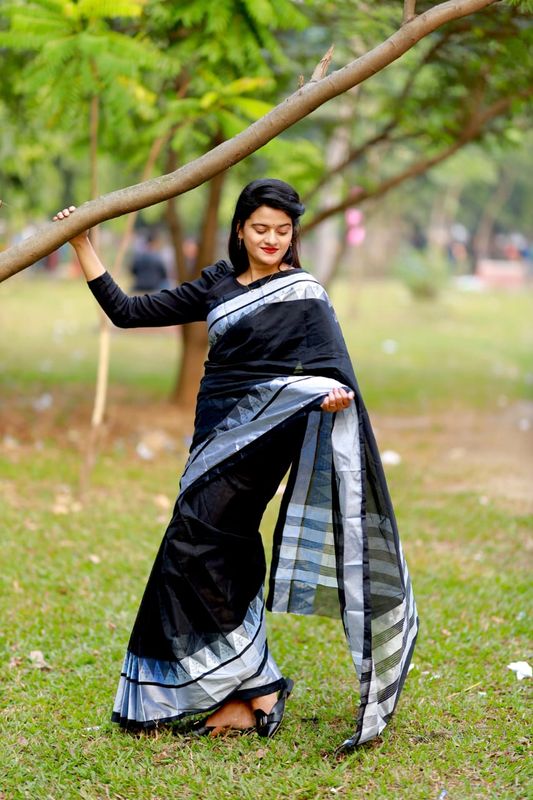 প্রিমিয়াম ব্ল্যাক কটন সিল্ক শাড়ি