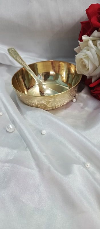 পিতলের ডিজাইন বাটি এবং চামচ