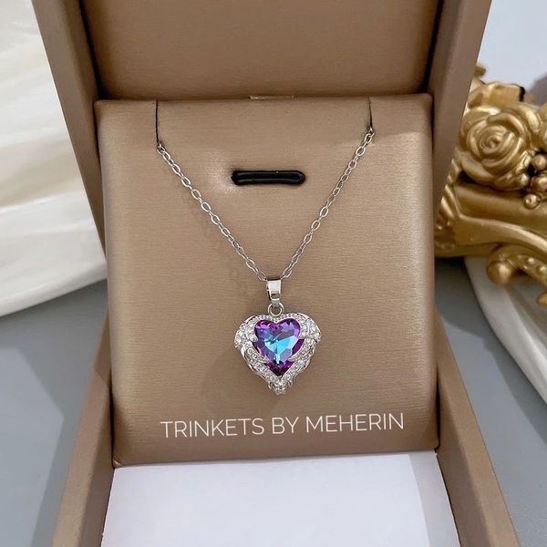 Gradient pendant with chain