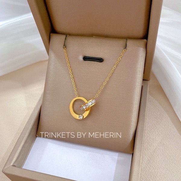 Circled rkng neckpiece