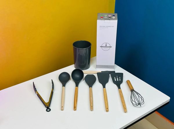 Premium 8Pcs Non-Stick Silicone Cooking Utensil Set with Holder .