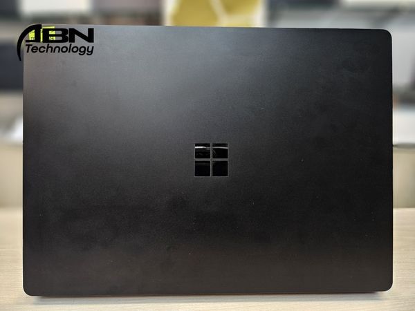 Microsoft Surface laptop 3. Core i5, 10th Gen. 8GB RAM, 256GB SSD. 13.5" Display.