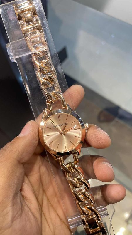 Michael Kors Female Slim Runway Twist Chain