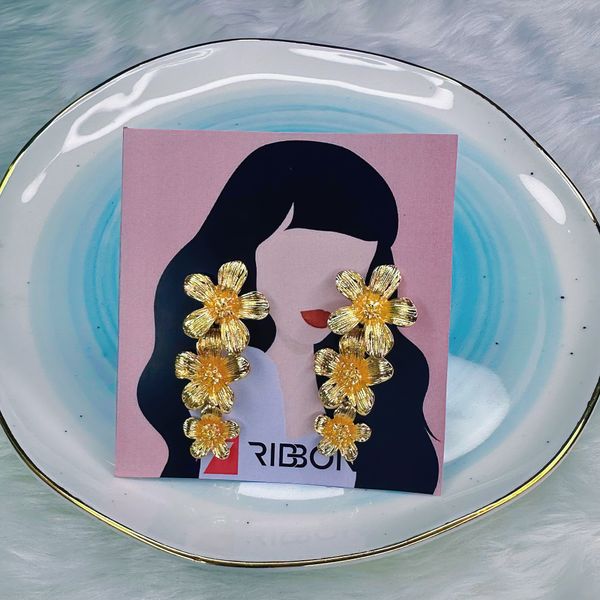 Silver needle-golden flower tassel